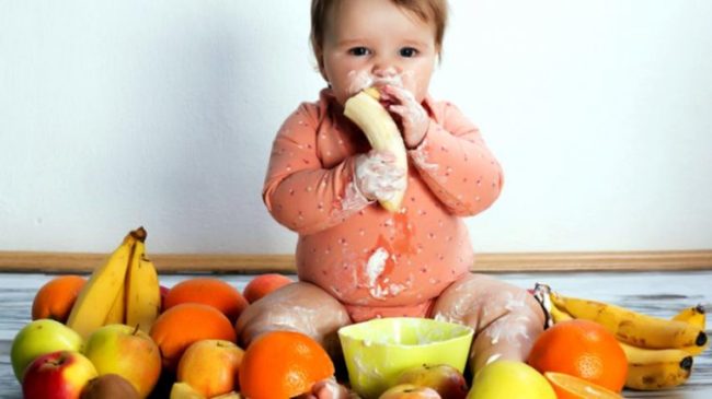 Trẻ 9-10 tháng tuổi nên ăn nhiều loại trái cây
