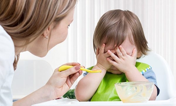 Cha mẹ không nên ép con mình ăn thêm khi bé không muốn