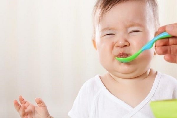 Dấu hiệu giúp mẹ nhận biết trẻ biếng ăn sinh lý